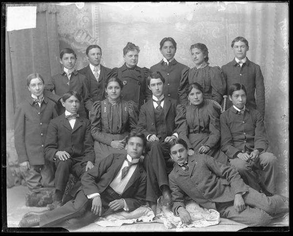 Teacher Miss Burgess with thirteen students, 1898