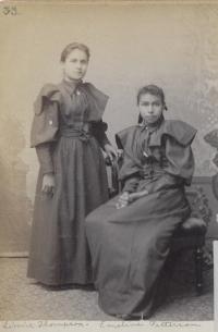 Linnie Laura Thompson and Emmeline Patterson, c.1894