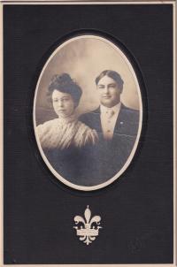 Louise and C. A. McNutt, c.1909