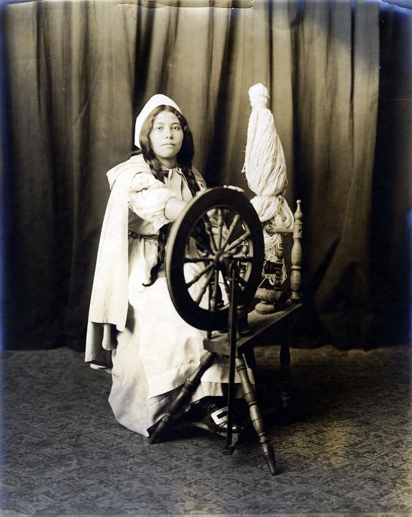 Carlysle Greenbrier as "Priscilla" in "The Captain of Plymouth" [pose 1], 1909