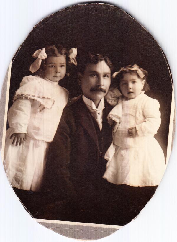 Thomas Hanbury with children, c.1908