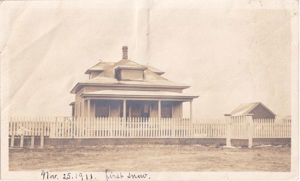 House of Tennyson Berry (Ah-ko-beh-setine), 1911
