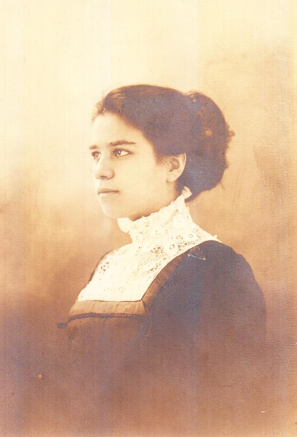 Anna Dibo, c.1911