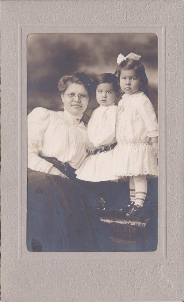 Emma Eversman Wheelock and children, c.1910