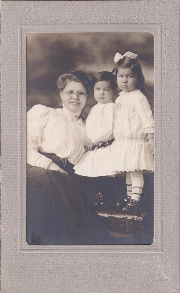 Emma Eversman Wheelock and children, c.1910