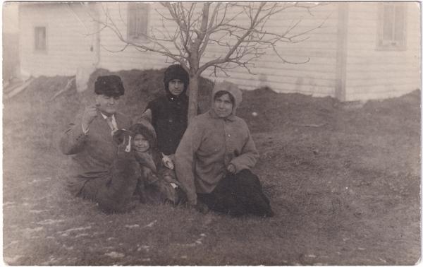 Mary Miller Dodge and group, c.1910