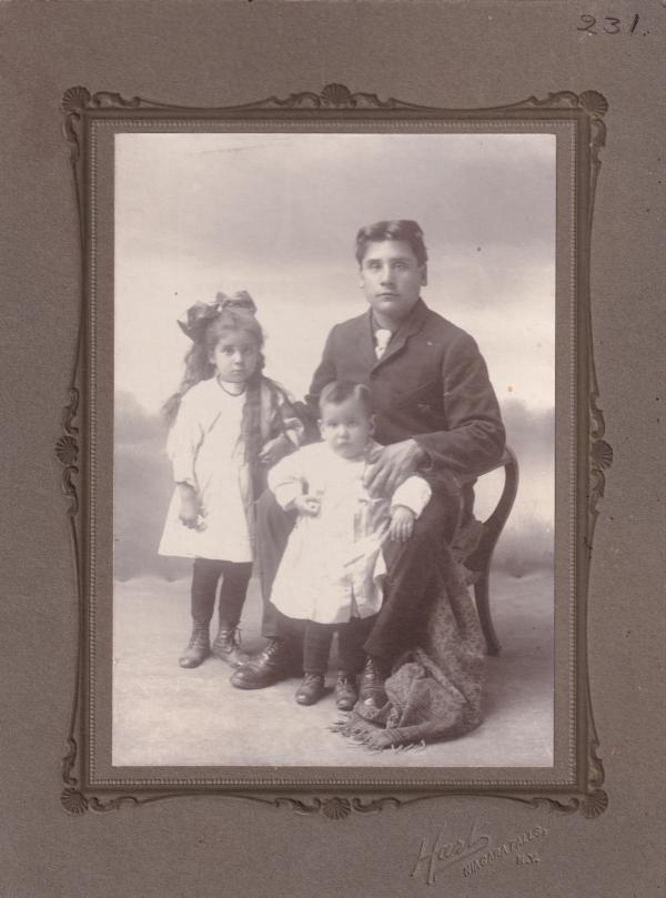 Edgar H. Rickard and children, c.1909