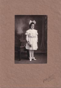 Charles Buck's daughter, 1909