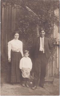 Sosipatra and Thomas L. Wasson, c.1910