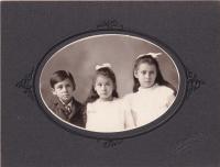 Calvin, Yvette, and Mazel Spencer, c.1907