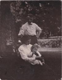 Samuel and Gertrude Brown, 1909