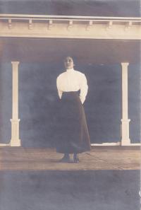 Anna Hauser, c.1911