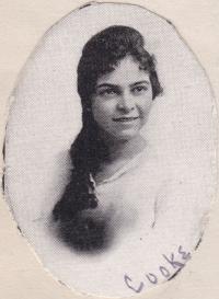 Maude Cooke, c.1917