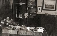 William Mercer at his desk, c. 1907