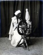 Carlysle Greenbrier as "Priscilla" in "The Captain of Plymouth" [pose 2], 1909