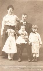 Etta Crow Batson, Olivia Batson, Etta Batson, Robert Batson, Alfred Batson, c.1910 Etta Crow Batson, Olivia Batson, Etta Batson, Robert Batson, Alfred Batson, c.1910